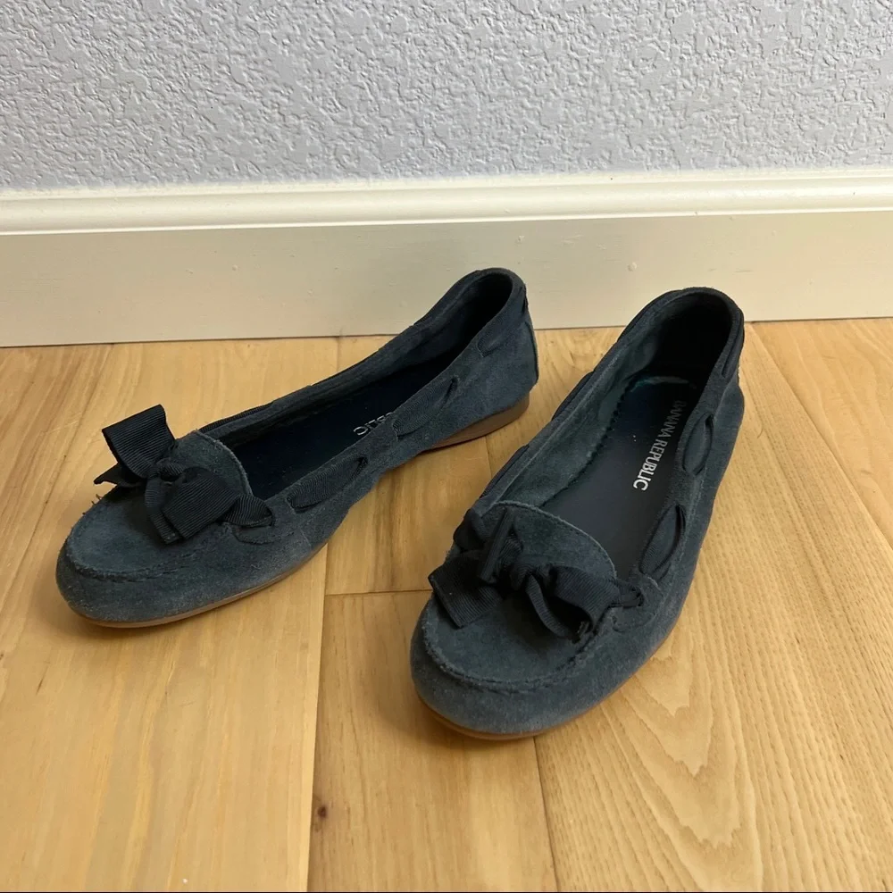 Banana Republic suede flats, Size 7.5 - Picture 2 of 5